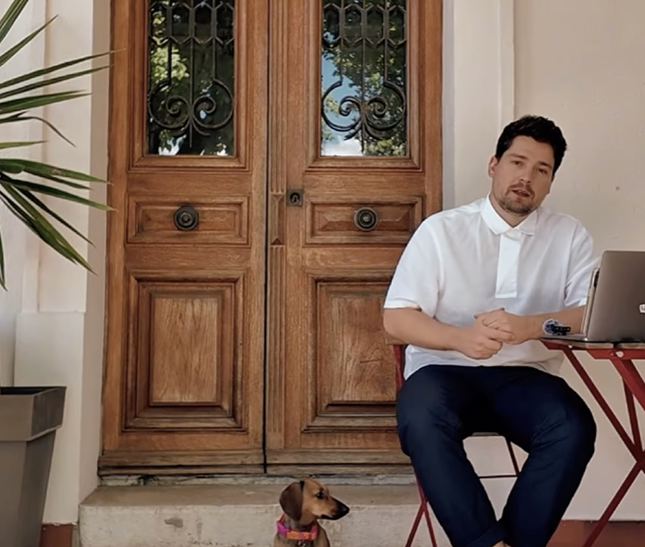 Carica video: